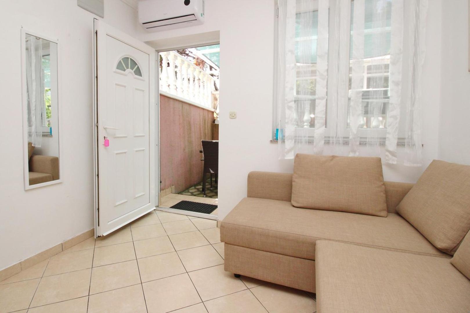 Apartments Lovincic Башка Экстерьер фото